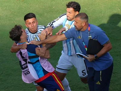 Paredes deve ser punido? Gavi fala pela primeira vez sobre briga na final
