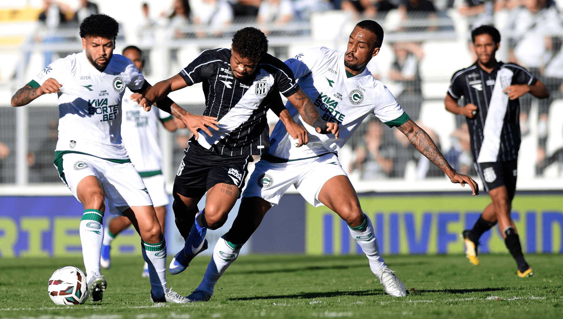 Ponte Preta perde para o Goiás e chega a 12 jogos sem vitórias na Série B