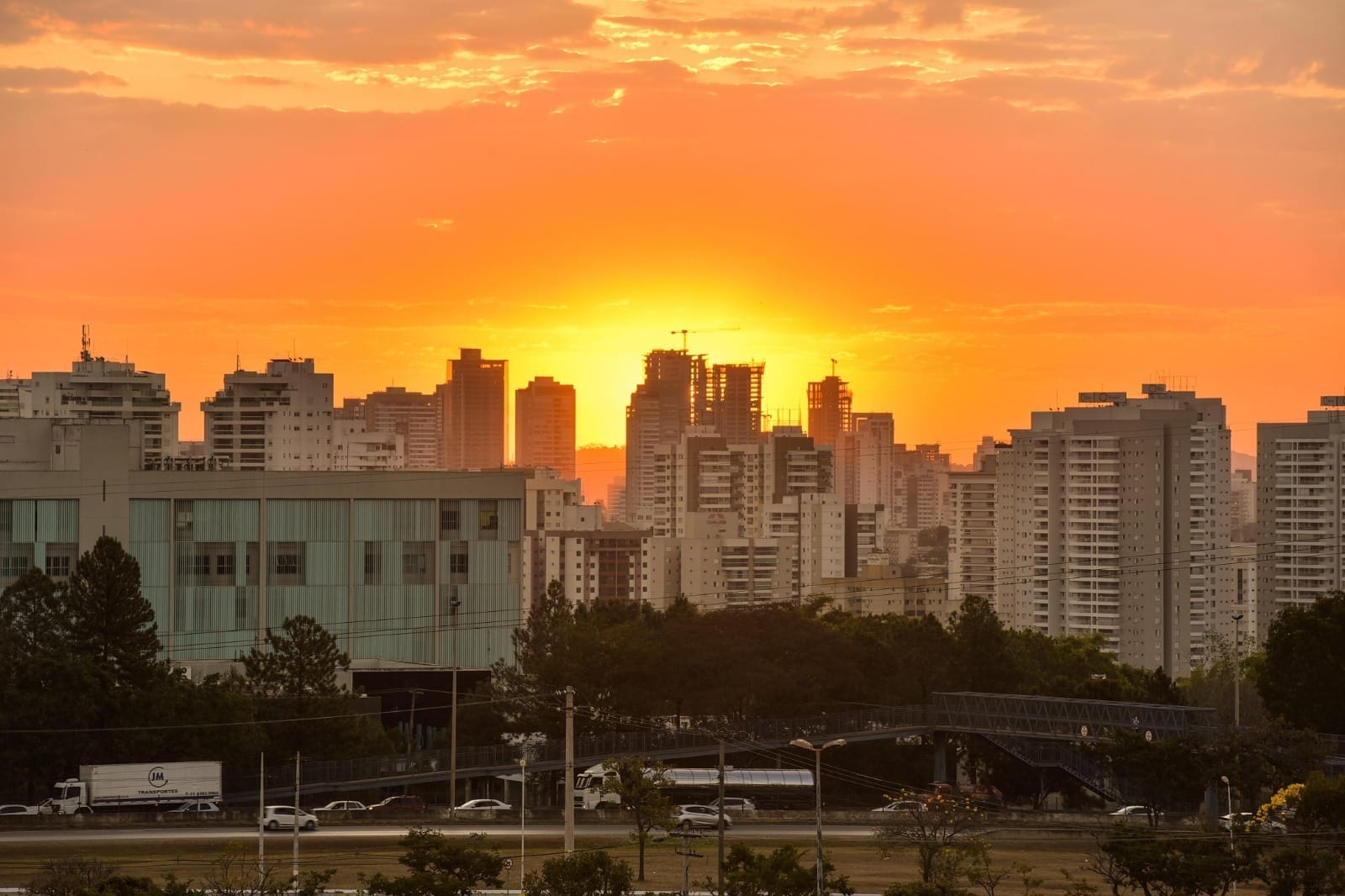 Ar seco atinge níveis críticos no Centro-Oeste; Sul tem risco de temporais