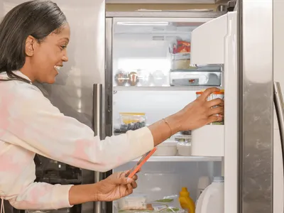 Geladeira cheia gasta mais energia? Veja 6 mitos e verdades