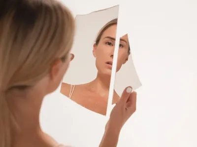 Cirurgias plásticas: IA e redes criam padrões inalcançáveis de beleza