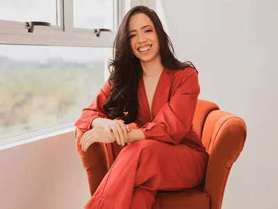 Letícia Martins revela os sinais de endometriose além da cólica intensa