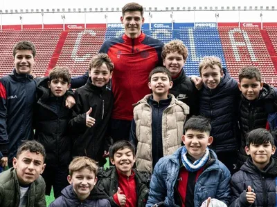 Goleiro do Paraguai retorna ao San Lorenzo e é celebrado por 'fãs mirins'