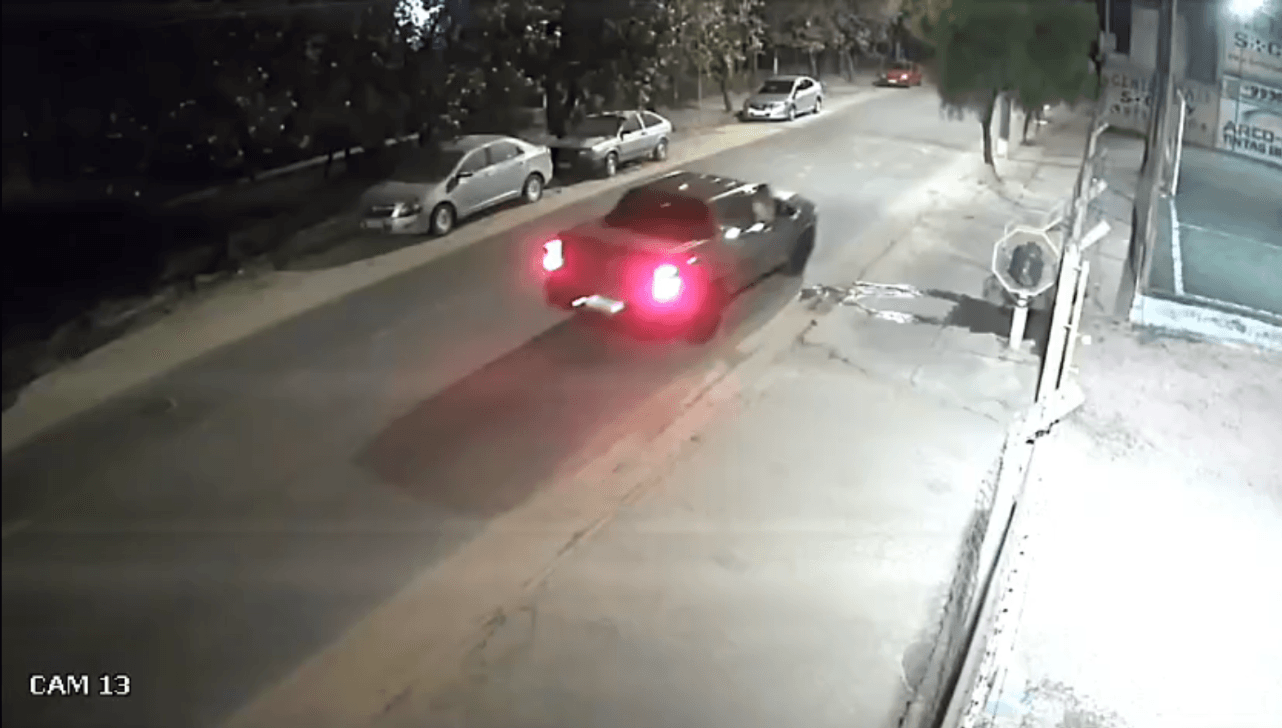 Câmeras flagram empresário empurrando namorada de carro em Valinhos