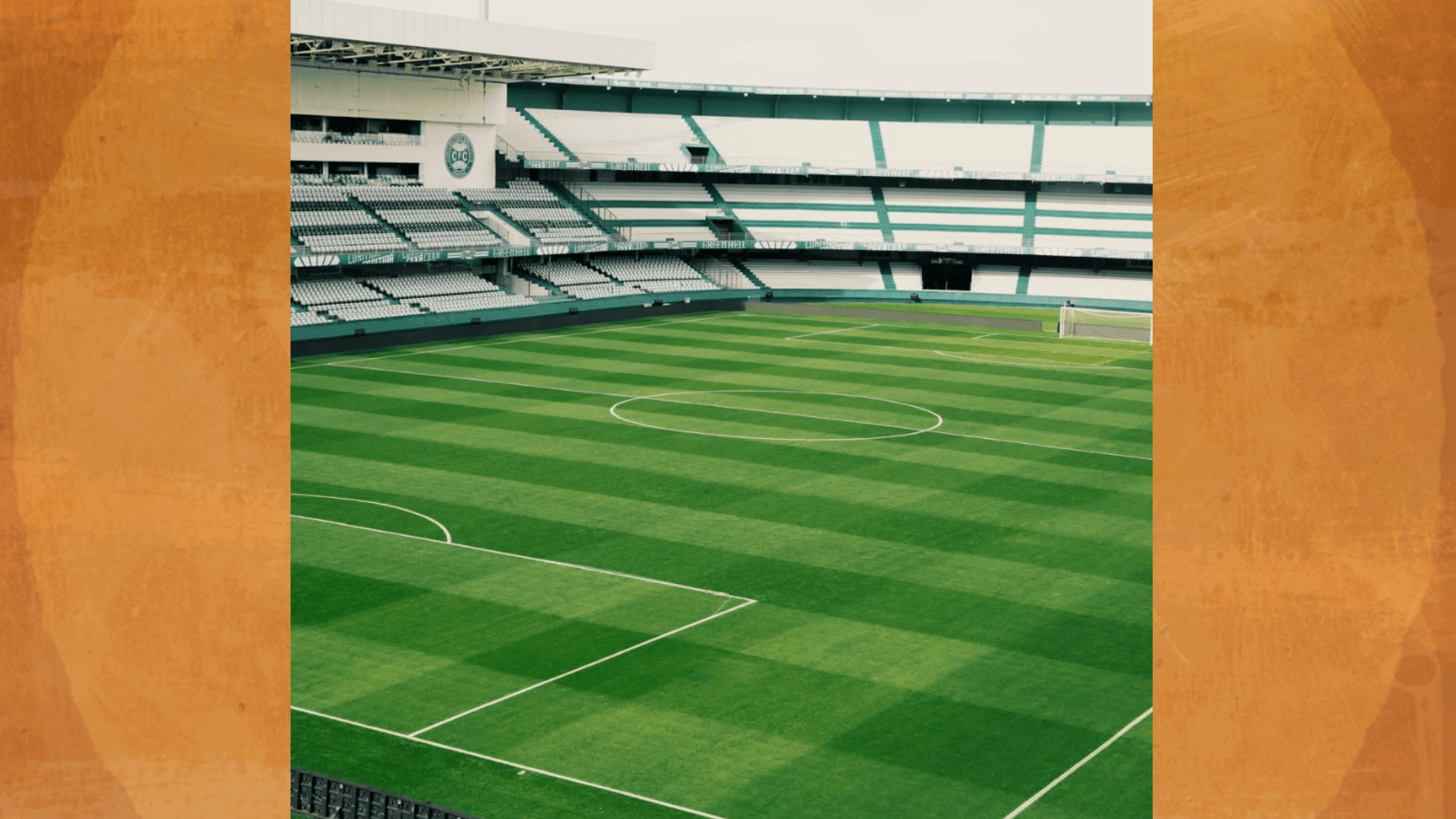 Gramado do Couto Pereira é natural e foi reformado durante a Copa do Mundo