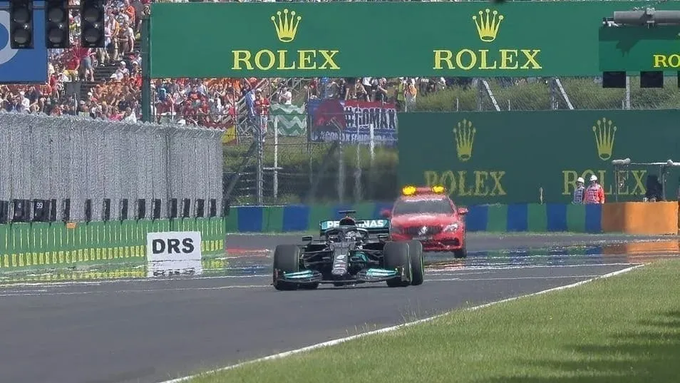 Hamilton largando sozinho no GP da Hungria de 2021