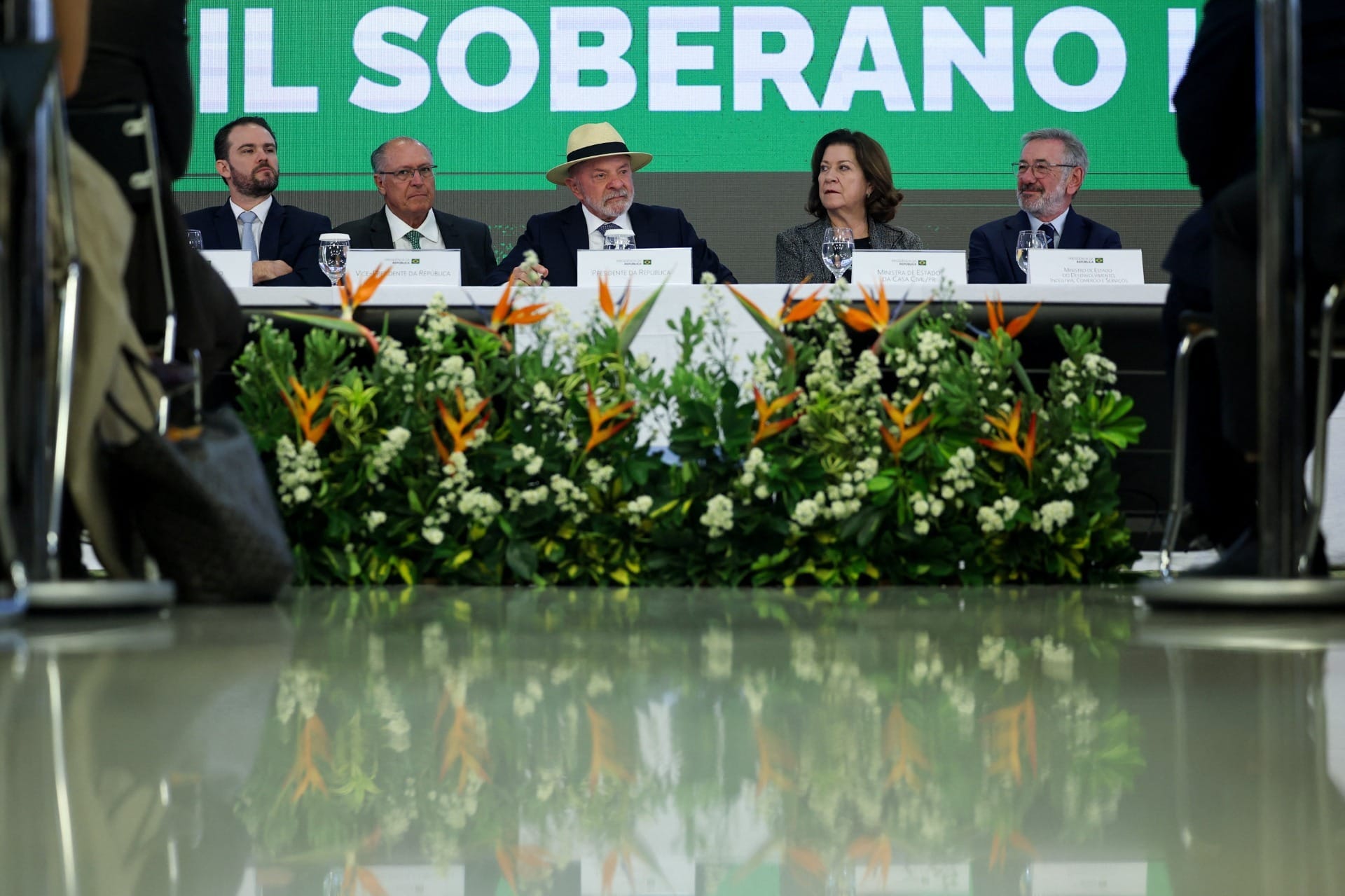 Governo lança plano de R$ 18,5 bi para ajudar setores afetados por tarifaço