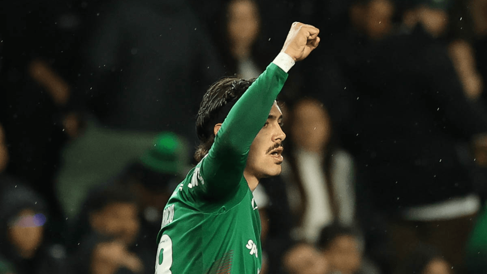 Mesmo desfalcado, Palmeiras vence o Coritiba e segue líder do Brasileirão