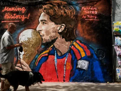 Mural com rosto de herói da Copa do Mundo é vandalizado na Espanha