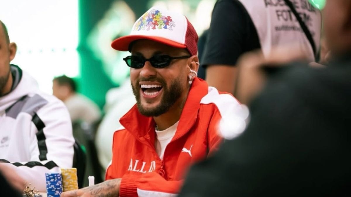 Neymar rebate críticas após participar de torneio de poker: 'Vai cuidar