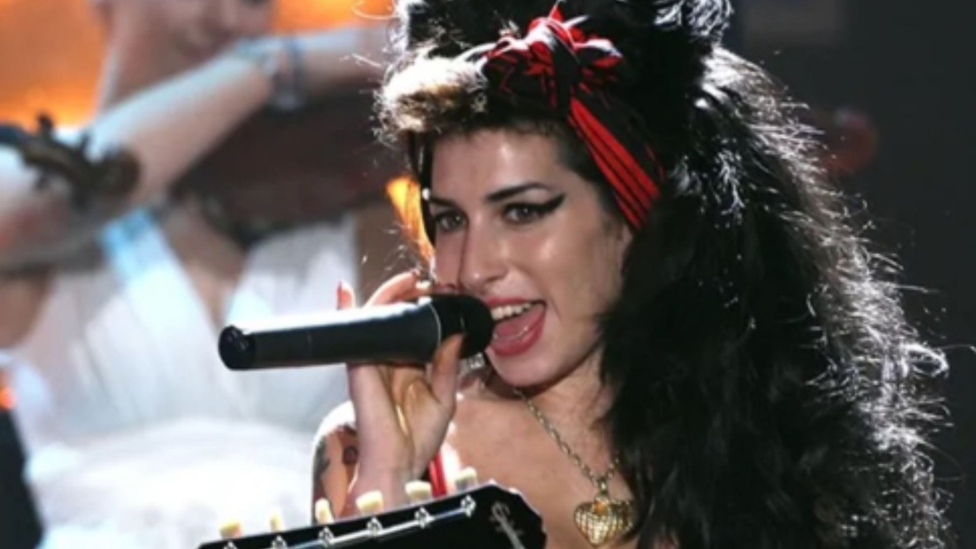 15 anos sem Amy Winehouse: veja as 10 músicas mais famosas dela no Brasil