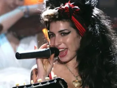 15 anos sem Amy Winehouse: veja as 10 músicas mais famosas dela no Brasil