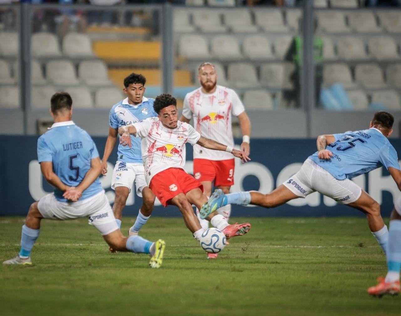 Bragantino supera expulsão, segura empate e decidirá vaga em casa, na Sula