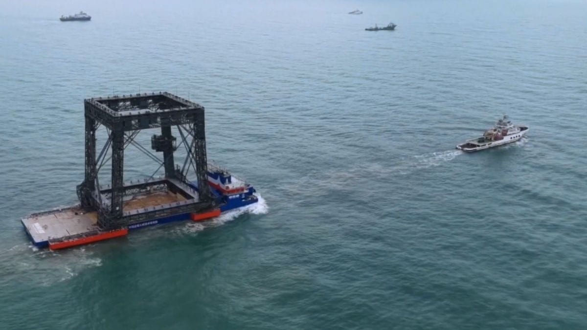 China constrói plataforma marítima para recuperar foguetes; entenda