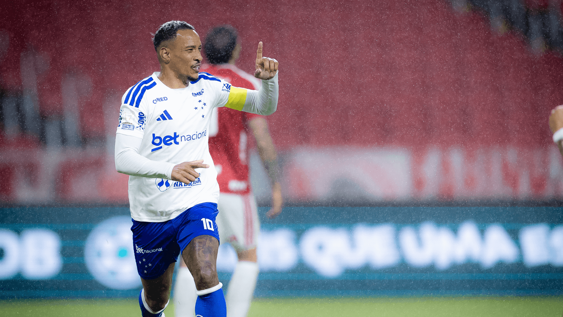 Cruzeiro vence o Internacional no Beira-Rio e sobe na tabela do Brasileirão
