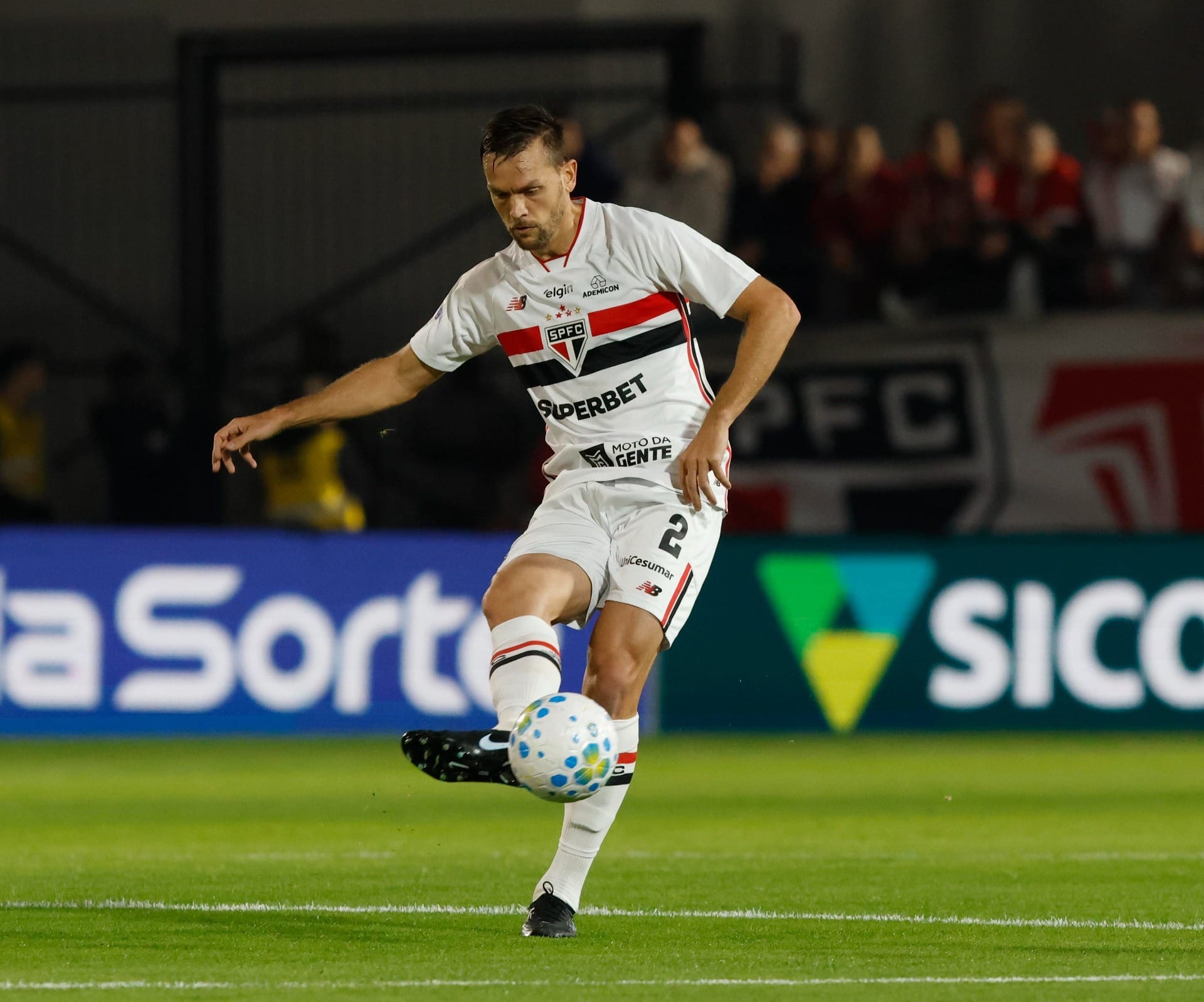 São Paulo informa lesão de zagueiro, que será desfalque; veja detalhes