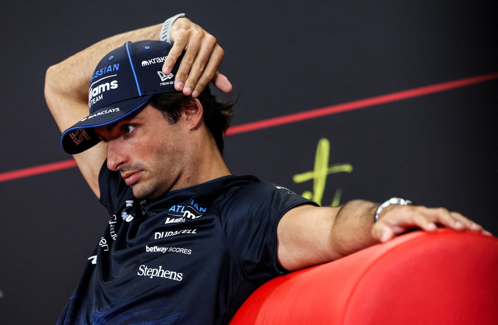 Com rumores de saída, Sainz mostra decepção com temporada da Williams