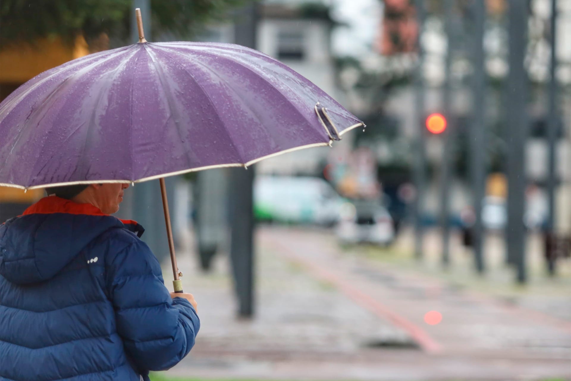 Chuva isolada no Paraná até domingo; segunda terá sol e calor
