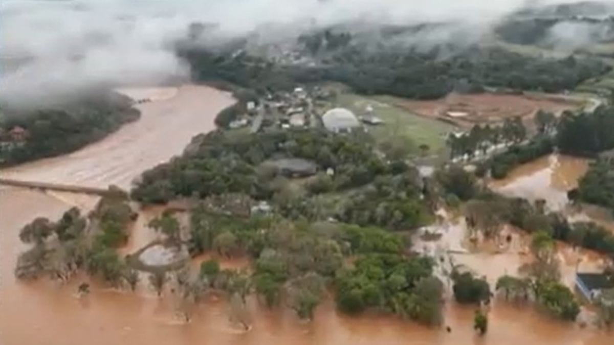 Chuvas no RS deixam mais de 2 mil desalojados e Porto Alegre em alerta