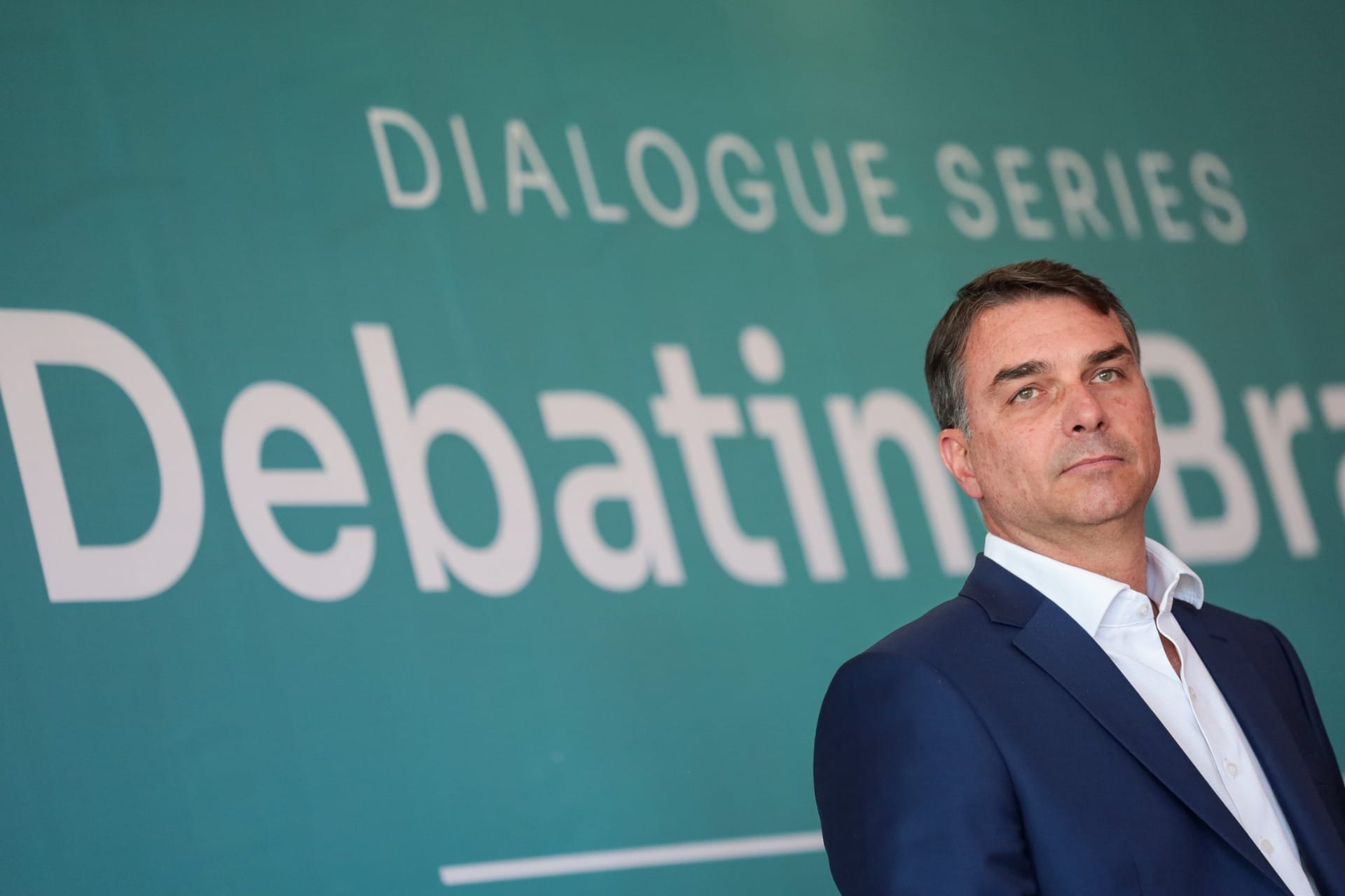 Rejeição a Flávio Bolsonaro chega a 48% e a de Lula, a 46%, diz Datafolha