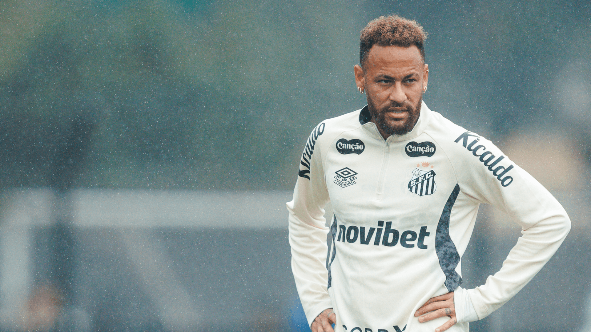 Neymar durante o treino do Santos nesta sexta-feira (24) I Foto: Raul Baretta/Santos FC