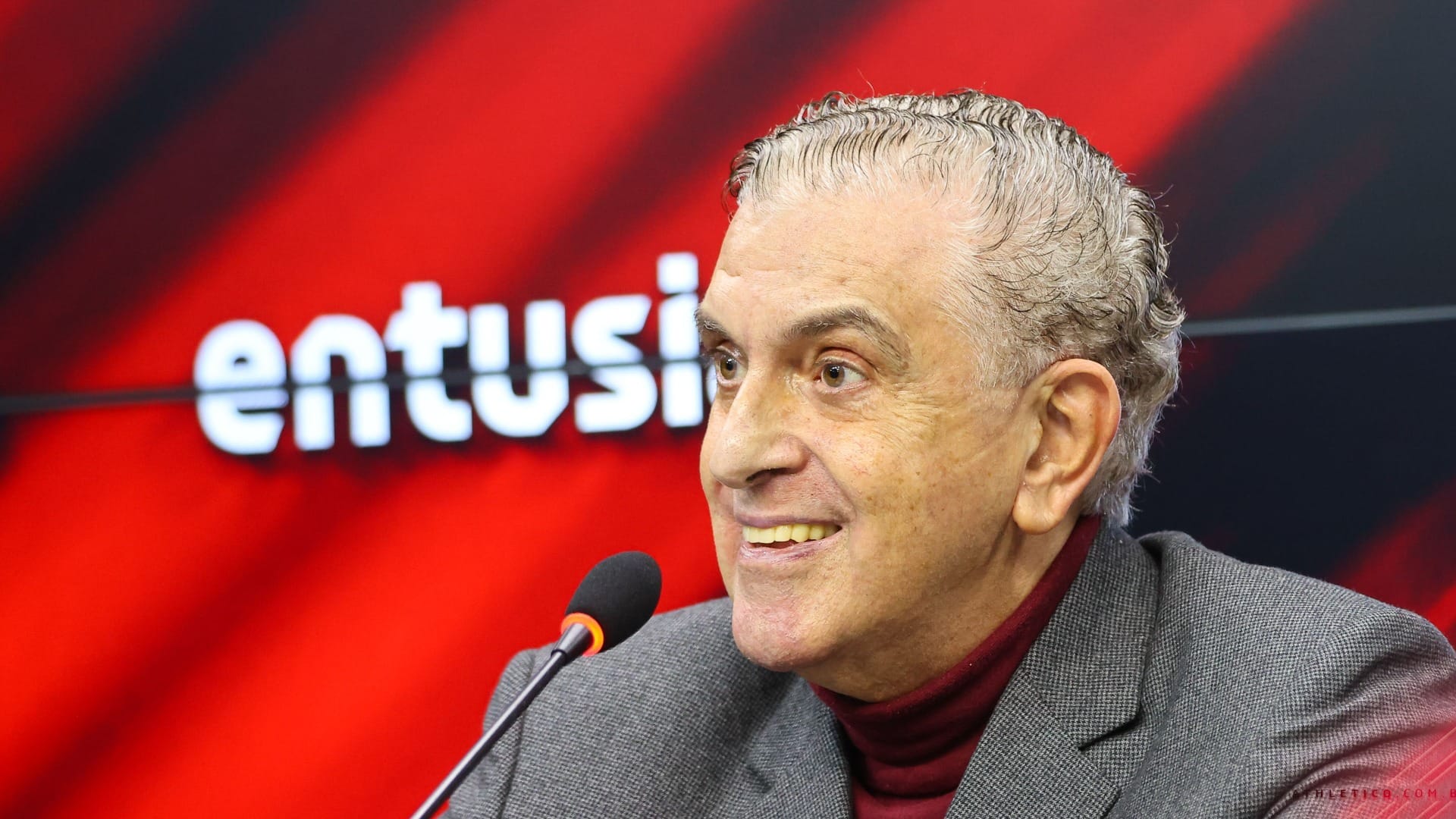 Mario Celso Petraglia está internado em hospital de Curitiba