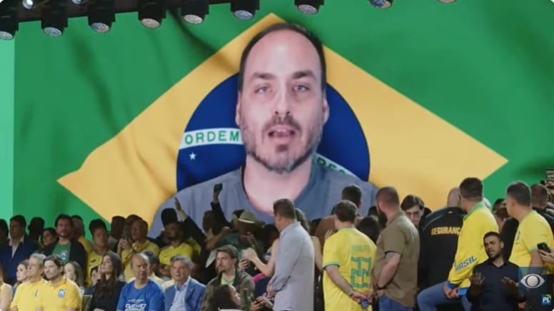 Carlos Bolsonaro chora em vídeo para Flávio: "É a nossa última chance"
