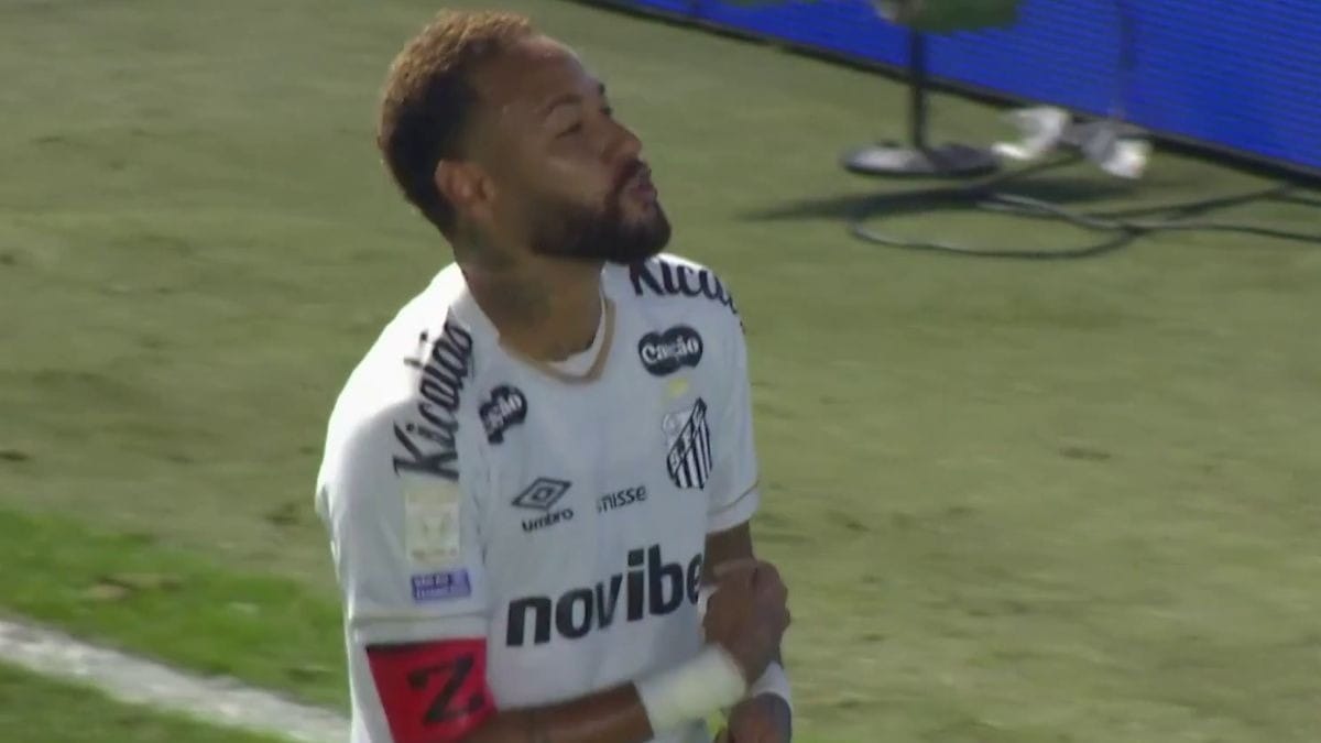 Neymar ironiza críticas e comemora gol pelo Santos "jogando pôquer"