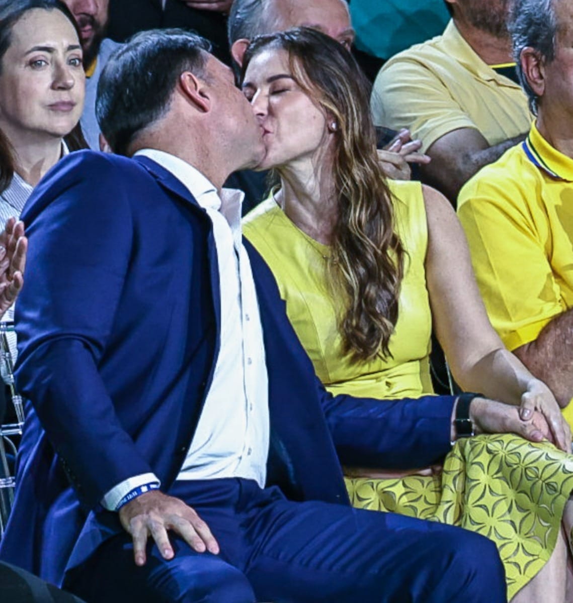 "Temos orgulho do homem de Deus que você se tornou", diz esposa de Flávio