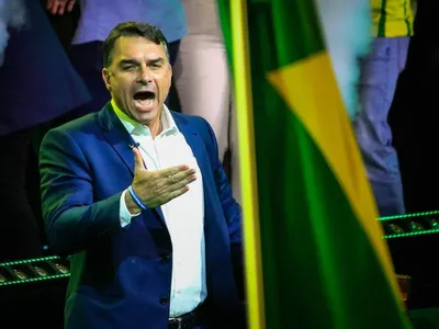Andreazza: Flávio Bolsonaro não tem existência individual autônoma