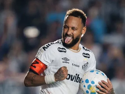 Neymar ganha busto e estátua no Memorial das Conquistas do Santos; veja