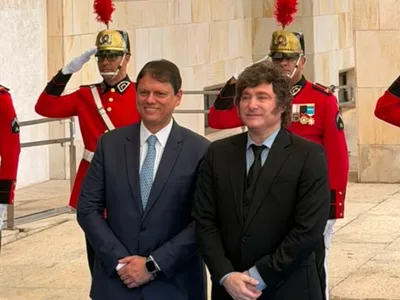 Tarcísio recebe Javier Milei e concede honraria a presidente argentino