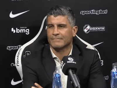 Técnico se declara à torcida e minimiza Vasco no Z-4: "Fiquei apaixonado"