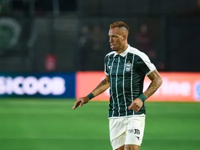 Coritiba segura o Bragantino e soma ponto fora no Brasileirão