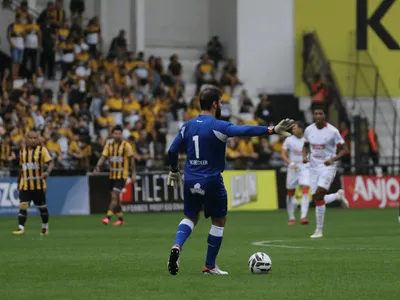Criciúma mantém liderança e Ceará deixa Z-4 da Série B; veja resultados