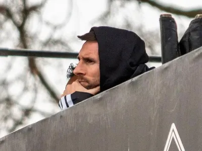 Messi surge em jogo da 4ª divisão argentina e é ovacionado; assista