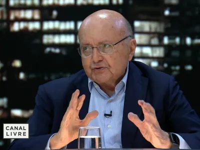 "Quem vai comprar?" Ex-ministro diz que "Correios caminham para extinção"