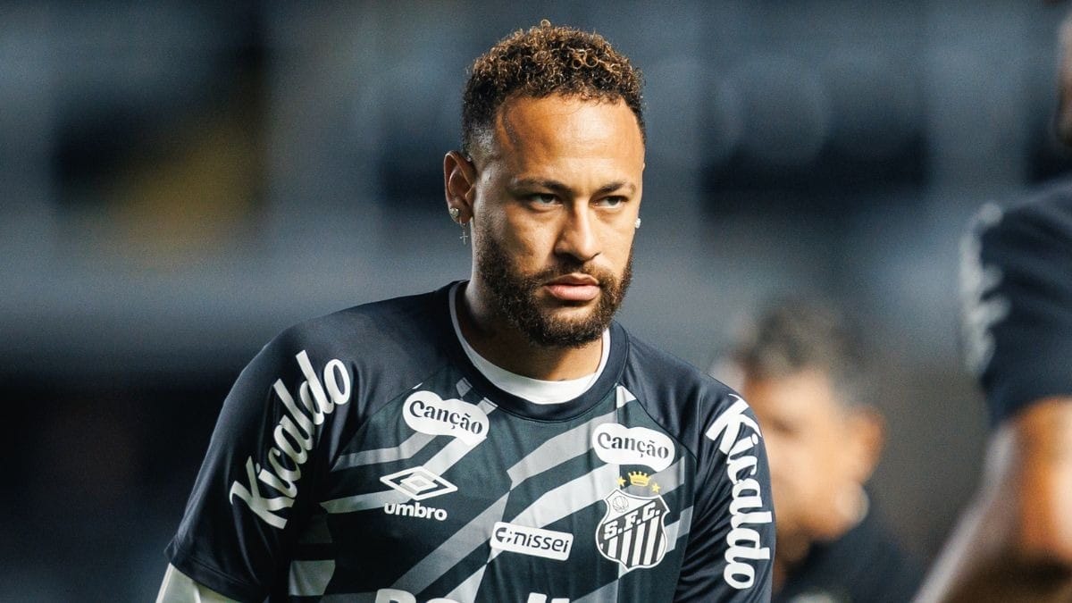 Neymar nega ter xingado jovens do Santos após empate; assista