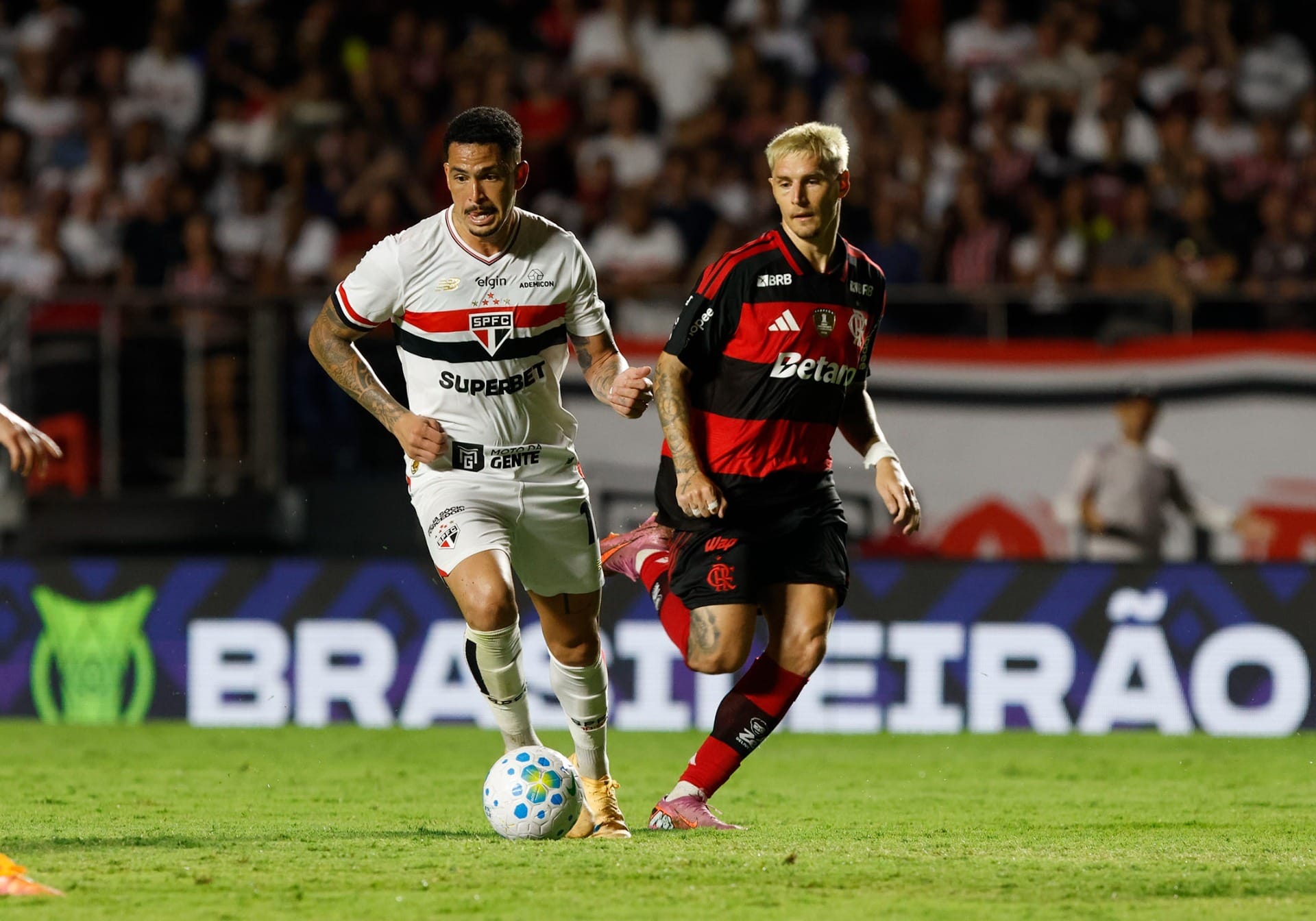 Em situações opostas, Flamengo e São Paulo duelam no Maracanã