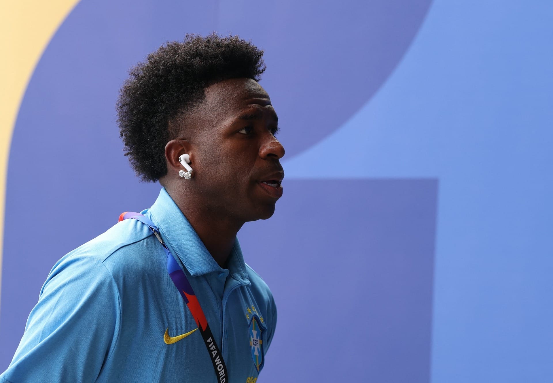 Alvo do Arsenal, Vini Jr prioriza renovação com o Real Madrid, diz jornal
