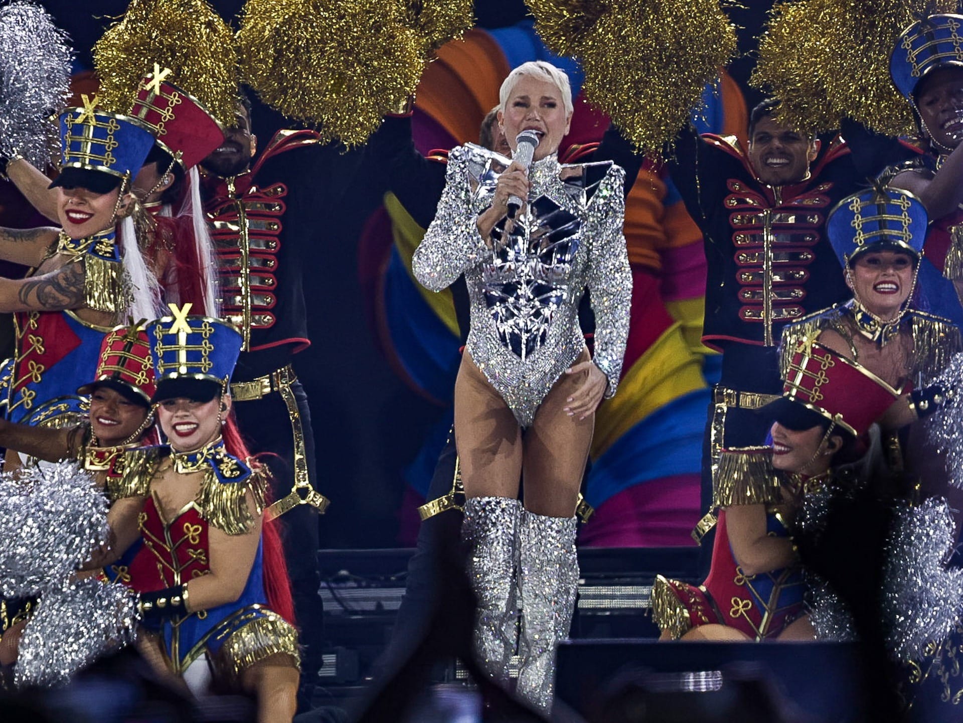 "O Último Voo da Nave": Xuxa reúne famosos em 2º show esgotado em SP - QTU Questões do Universo