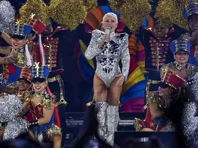 "O Último Voo da Nave": Xuxa reúne famosos em 2º show esgotado em SP