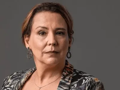 Atriz global nega internação e tranquiliza fãs: "Notícia absurda"