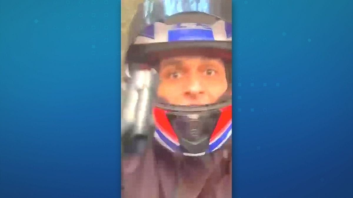 Vídeo: Bandido aponta arma para motorista durante assalto no Morumbi, em SP