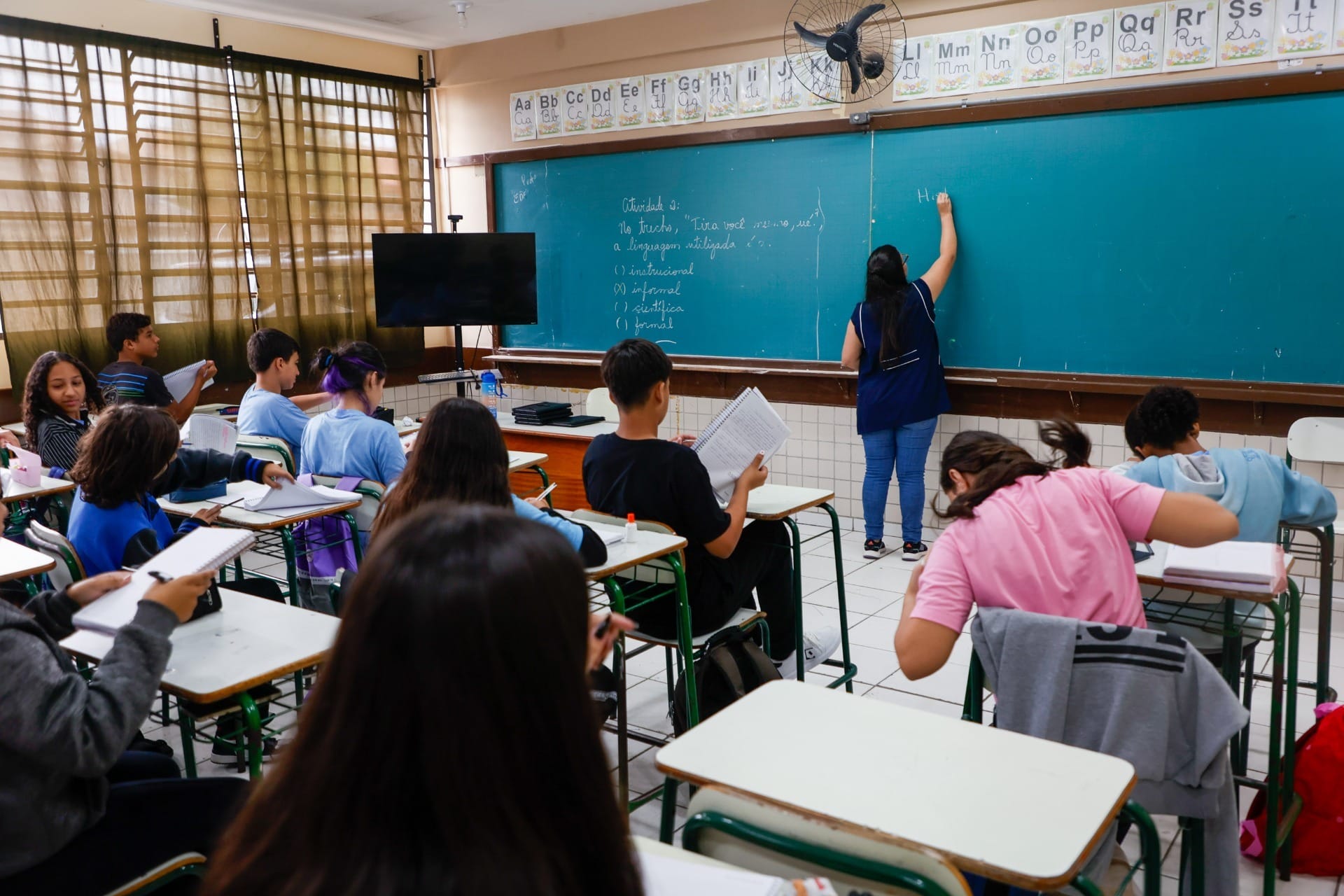 Seed-PR abre PSS 2027 para professores com salários de até R$ 6,9 mil