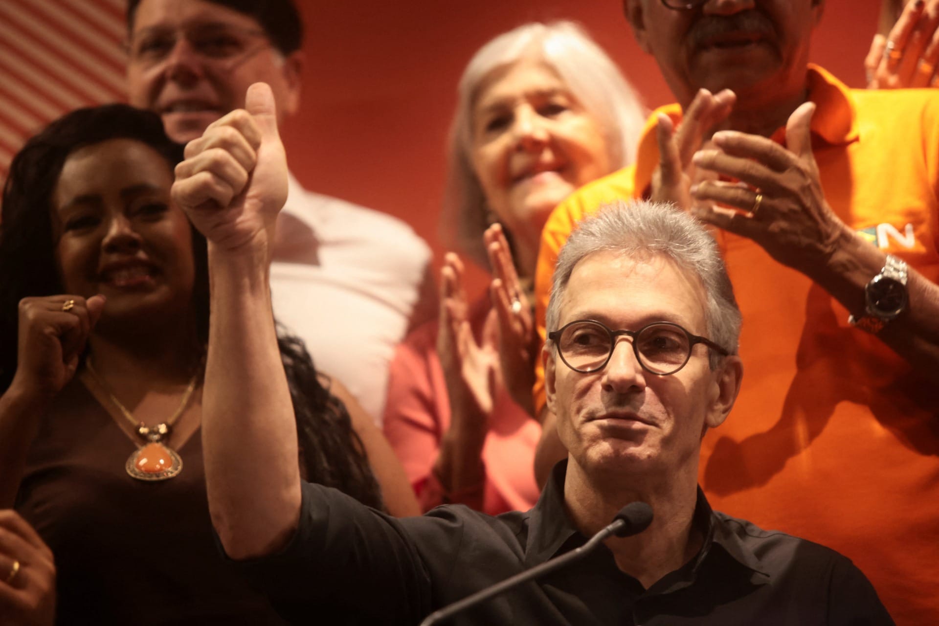 Especialistas analisam ausência de Zema em debate: "Jogou a toalha" - QTU Questões do Universo