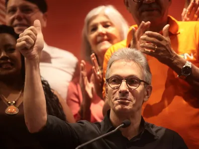 Zema critica tom de Milei sobre o Brasil, mas diz concordar com as falas