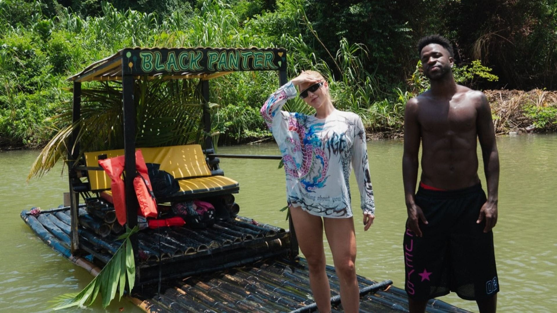 Vini Jr. e Virginia em balsa na Jamaica