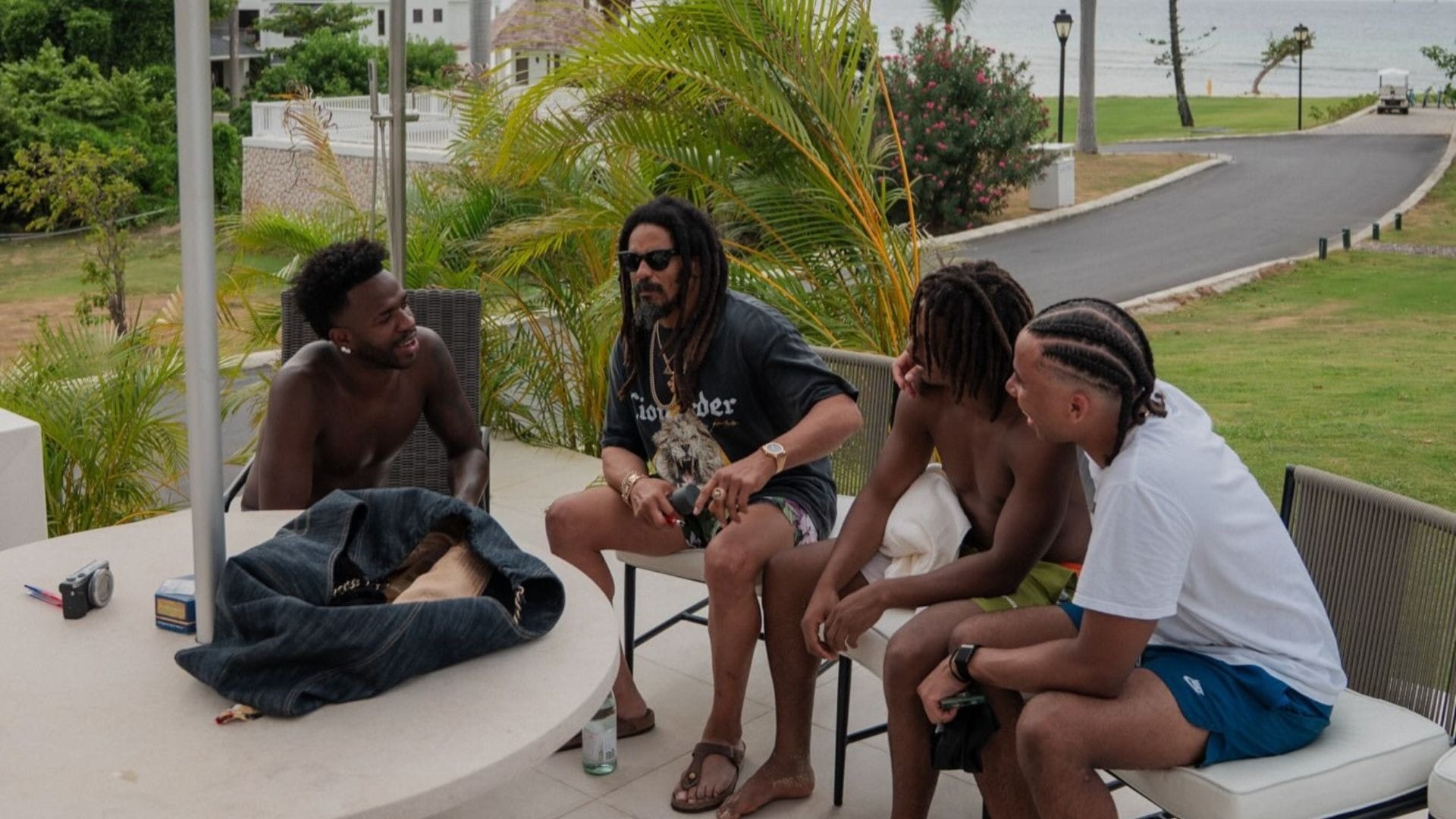 Vini Jr. foi recebido pela família de Bob Marley