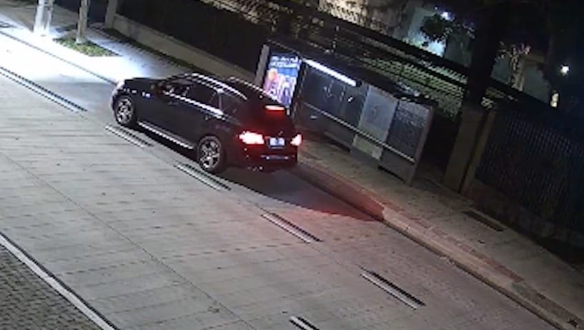 Vandalismo em ponto de ônibus é flagrado nas Mercês